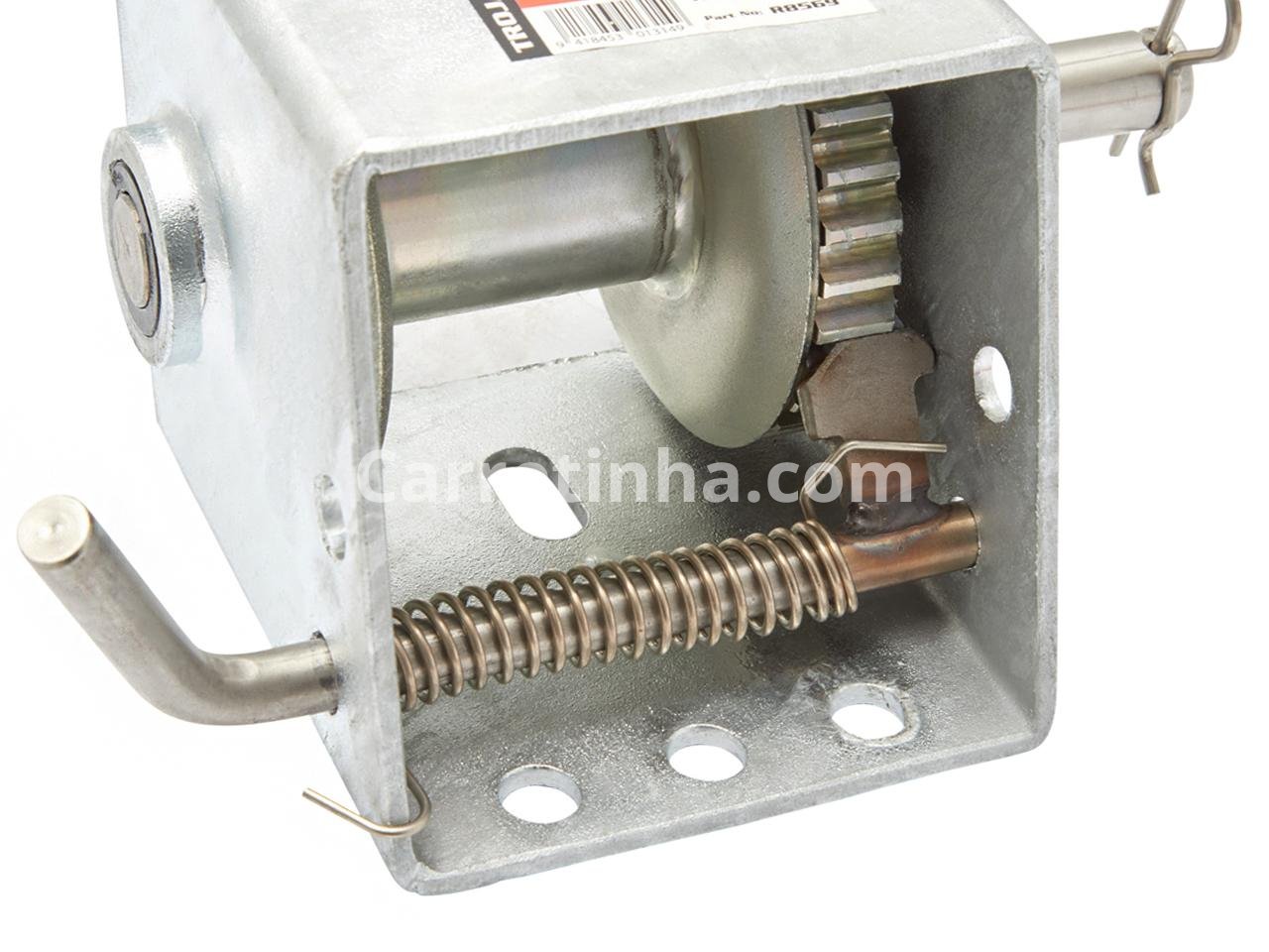 detalhe do dente de retenção, da mola e da engrenagem de uma catraca manual para reboque náutico.