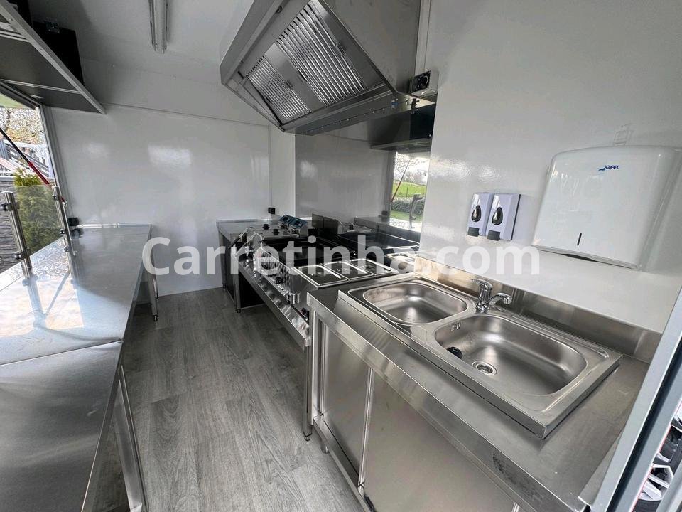 Acabamento interno higiênico para food trailer